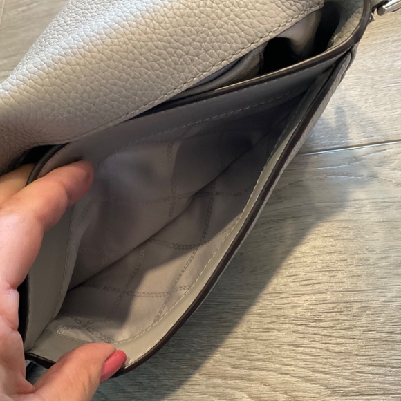 Michael Kors Crossbody Bag Greige Pebble Leather - Picture 9 of 15